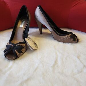 NWT Zara grey metallic peep toe heels